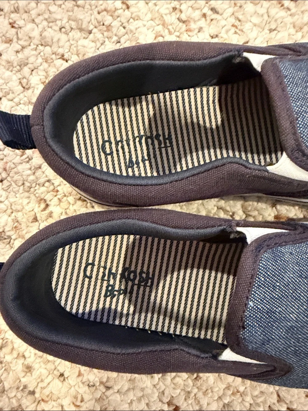 Osh Kosh Boys Casual Slip-On Sneakers in Navy and Black Size 1